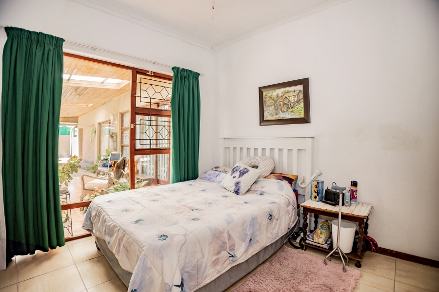 6 Bedroom Property for Sale in Schoongezicht Western Cape